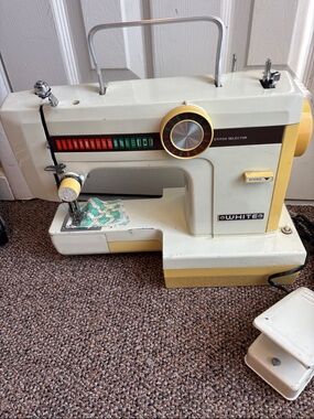 White Heavy Duty Free Arm Sewing Machines 3900F- Metal, 1 Full Amp! Works Great